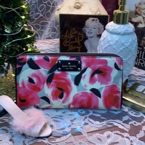 NWOT KATE SPADE WALLET
